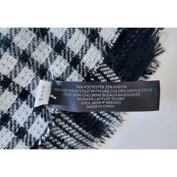 NWT Lane Bryant Black & White Plaid 2 Sided Scarf/Shaw/Wrap 30"X76" MSRP $34.95 - Picture 4 of 8